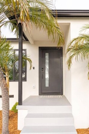 Exterior detail - Mission bay view, Lux 7BR,5BA - 10 min to DT (San Diego)