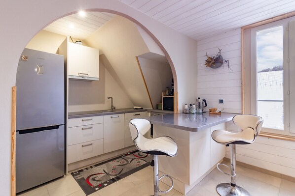 Kühlschrank, Mikrowelle, Ofen, Geschirrspüler