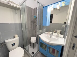 Dusche, Haartrockner, Handtücher
