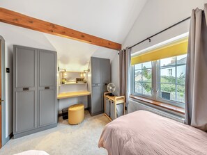 3 室のベッドルーム、WiFi (無料)、ベッドシーツ