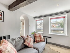 Fireplace - 3 bedroom accommodation in Llangollen (Llangollen)