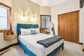 5 chambres, fer et planche à repasser, lit de bébé portatif, Wi-Fi
