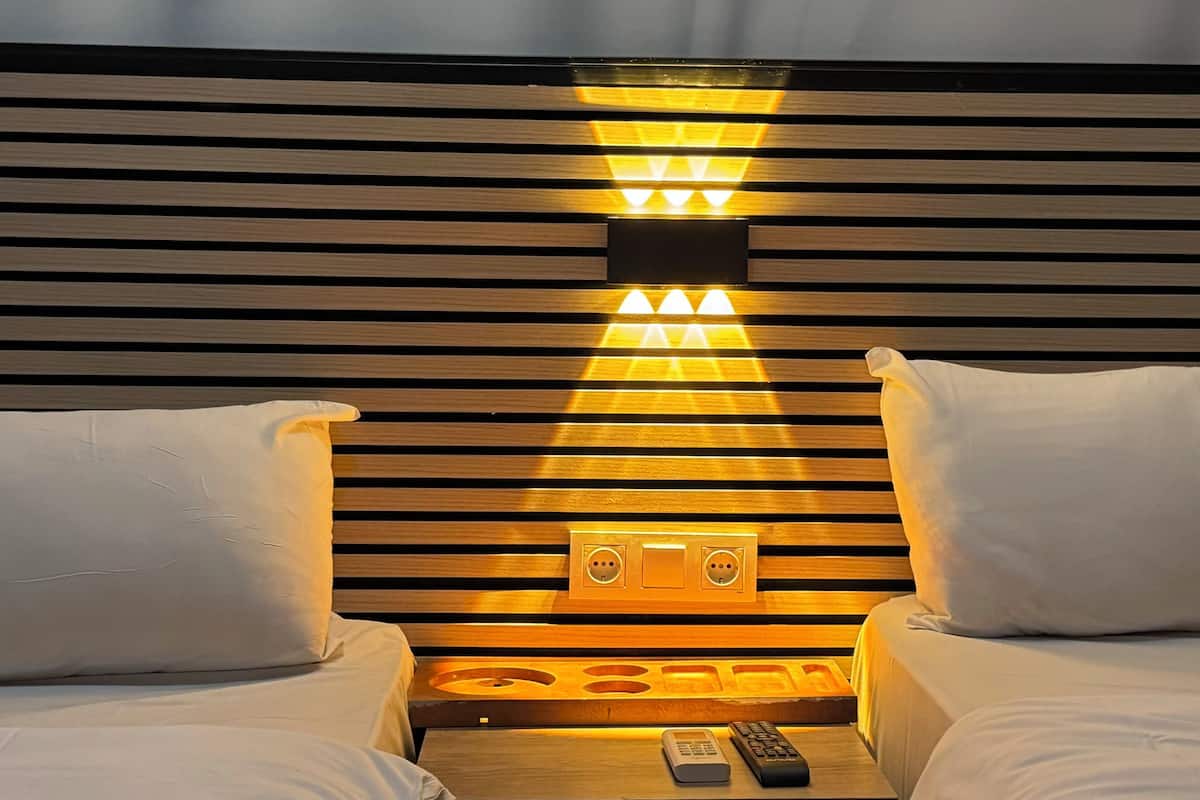 1 bedroom, premium bedding, desk, soundproofing