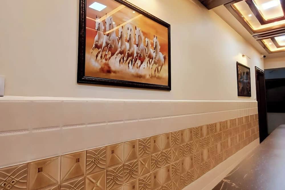 Hotel Pragati palace