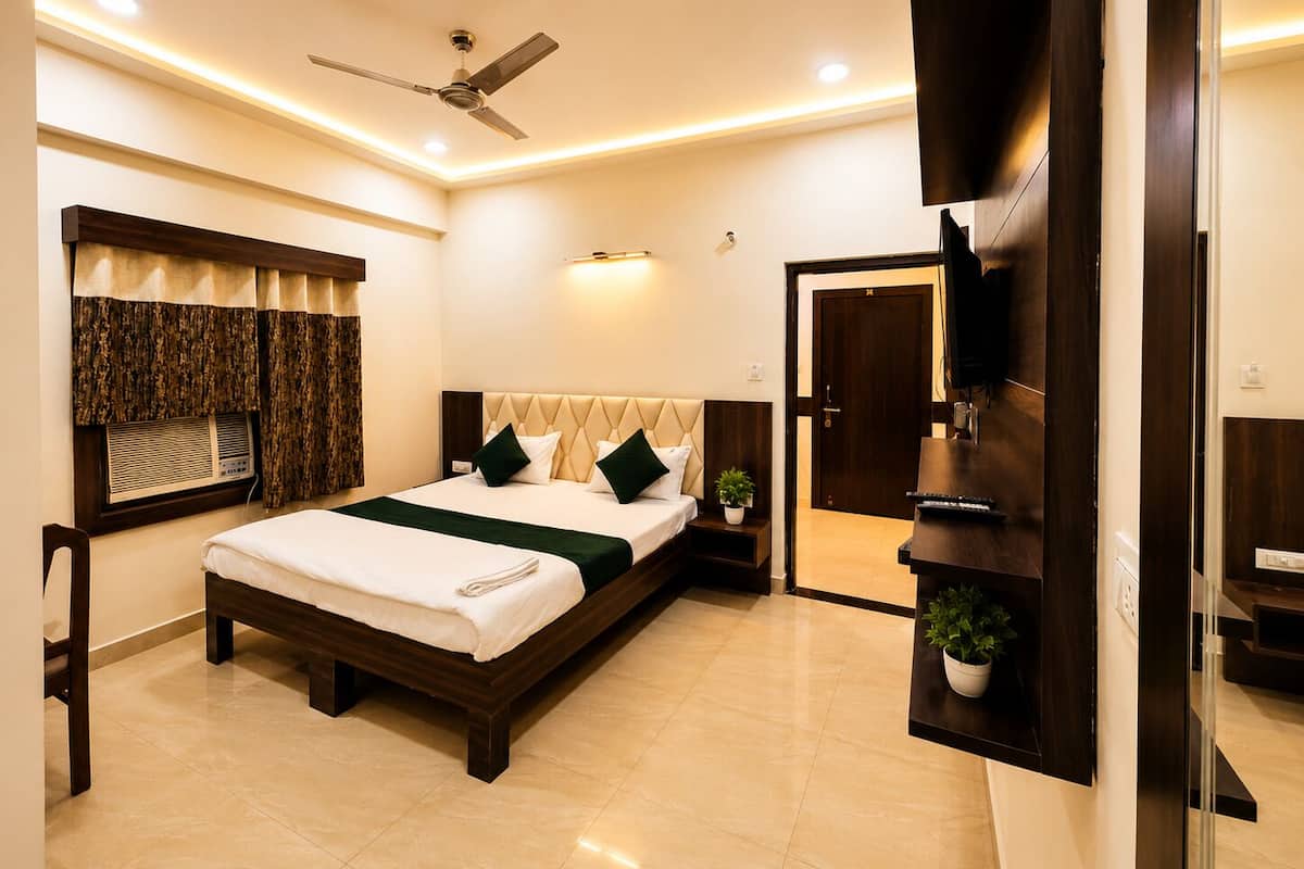 Budget AC Room | In-room safe, desk, laptop workspace, blackout drapes