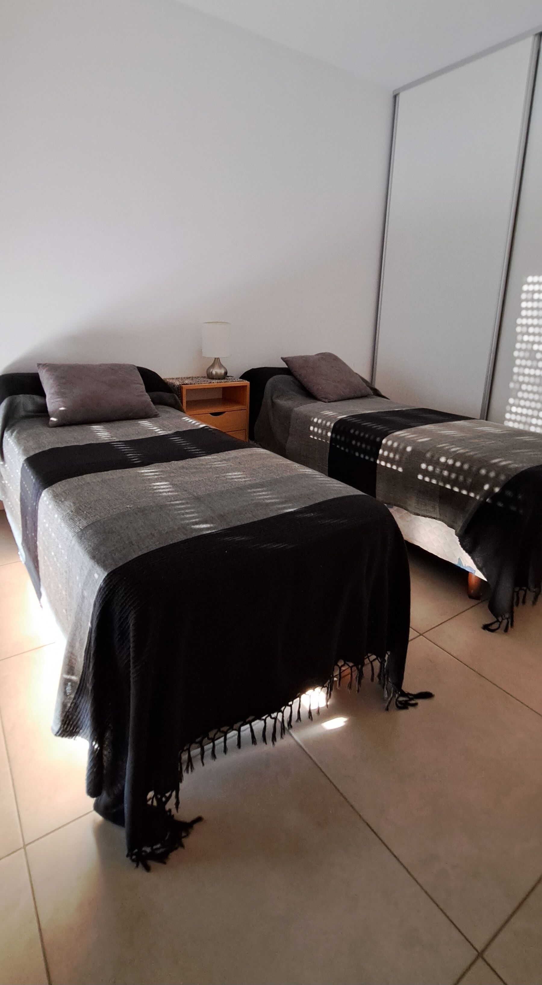 2 多间卧室、WiFi、床单