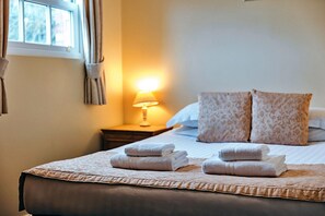 2 bedrooms, free WiFi, bed sheets - Netley Hall - Jasmine (Dorrington)