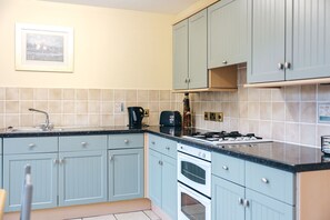 Kühlschrank, Mikrowelle, Ofen, Geschirrspüler