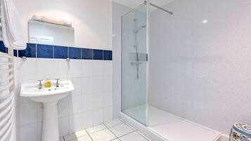Shower, towels