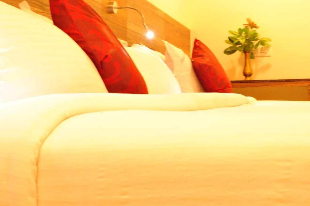Standard Room, City View | 1 bedroom, premium bedding, desk, bed sheets