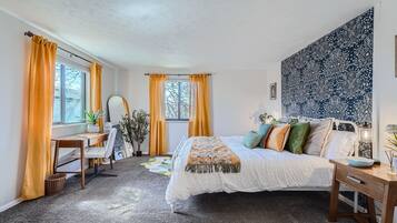 4 habitaciones, escritorio, tabla de planchar con plancha y wifi