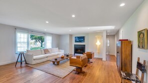 Télévision, cheminée