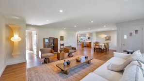 TV, fireplace - Recently Renovated and Re-Designed Vineyard Cottage Located on the 205 acre... (Riverhead)