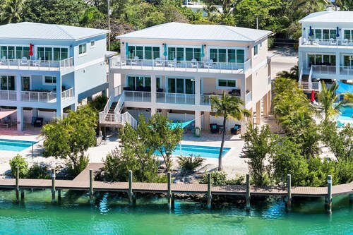 Brand new 5bed/6Bth pool w/76 ft of Dockage- 2 Homes Next Door Available as well