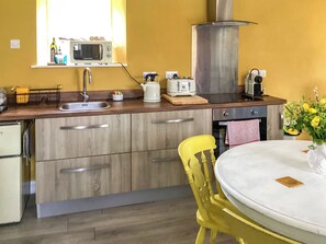 Private kitchen - 2 bedroom accommodation in Perranporth (Perranporth)