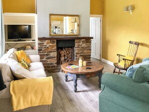 TV - 2 bedroom accommodation in Perranporth (Perranporth)