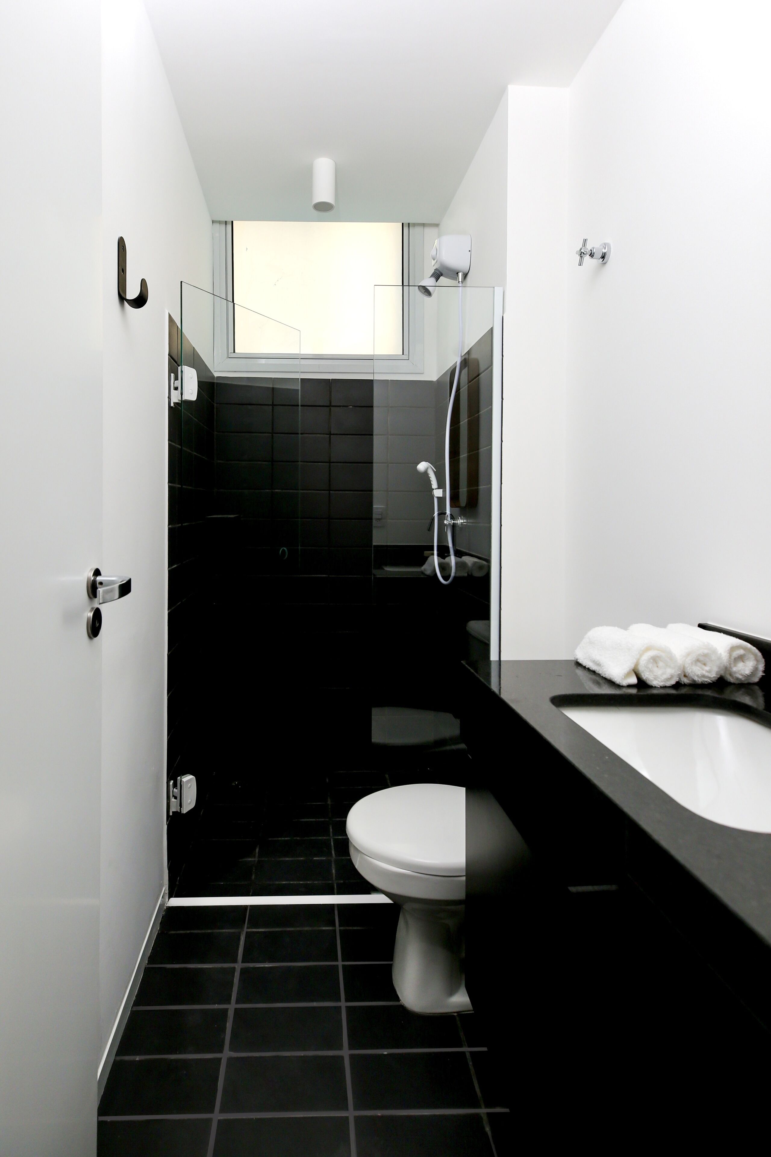 Deluxe Apartment | Bathroom | Shower, hair dryer, towels, soap