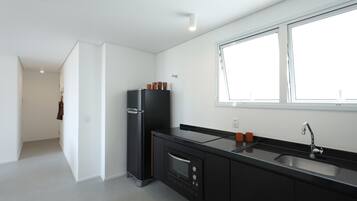 Apartamento clássico | Cozinha privada | Talheres/pratos/utensílios de cozinha