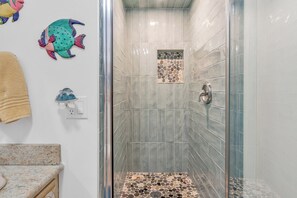Shower, hair dryer, towels, soap - BEAUTIFUL PLACE TO STAY!  (Islamorada)