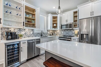 Luxury Stylish 3BR Oasis - Downtown Tampa Retreat