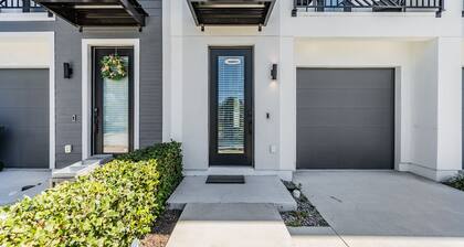 Luxury Stylish 3BR Oasis - Tampa Retreat