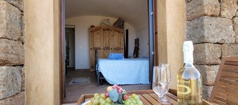 Dammuso Riah Deluxe a few steps from the sea of Pantelleria