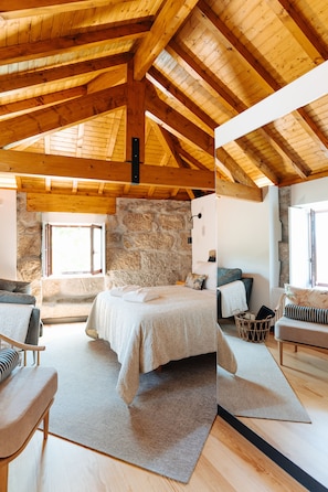 Premium bedding, memory-foam beds, individually decorated - D'Autor Village (Baiao)