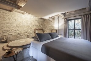 6 habitaciones, tabla de planchar con plancha y cuna de viaje 