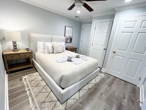 1 bedroom, iron/ironing board, travel crib, free WiFi - SEArenity Beach Front (Tybee Island)