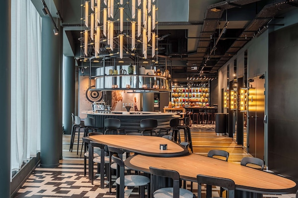 2 bars/lounges, rooftop bar