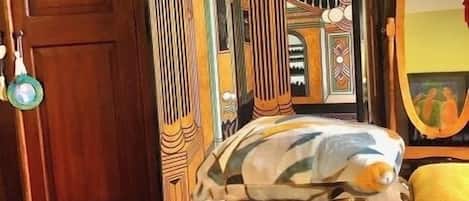 5 bedrooms, desk, iron/ironing board, free WiFi