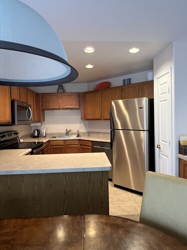 Cozy Condo in Ventana Canyon, 5 mins to Sabino Canyon. Pool, gym, hiking trails