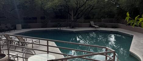 Lämmitetty uima-allas