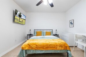 1 غرفة نوم ومكواة/لوح كي وواي فاي مجانًا وملاءات أسرّة