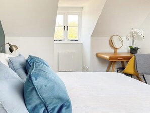 3 室のベッドルーム、WiFi (無料)、ベッドシーツ