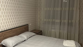 2 bedrooms, iron/ironing board, WiFi, bed sheets