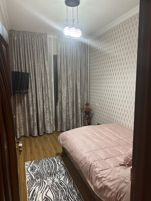 2 dormitorios, tabla de planchar con plancha, wifi y ropa de cama