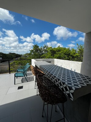 Outdoor dining - Friends and Nature, Cancun Beach Airport Stoa (Cancún)