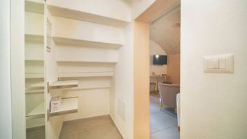 Standard Double Room, City View | Interior