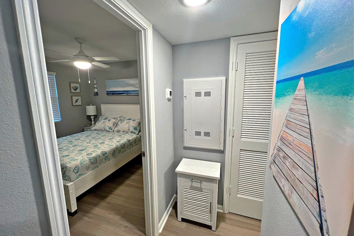 1 bedroom, individually decorated, individually furnished, bed sheets