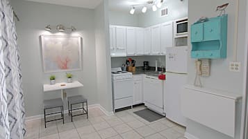 Kondominium, 1 Tempat Tidur Queen, akses ke kolam renang (Gulf Shores Plantation 5705) | Dapur pribadi | Mesin pembuat kopi/teh