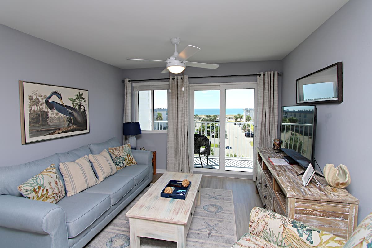 Apartment, Mehrere Betten, Poolzugang, Poolblick (Gulf Shores Plantation 4412) | Wohnbereich | Smart Speakers