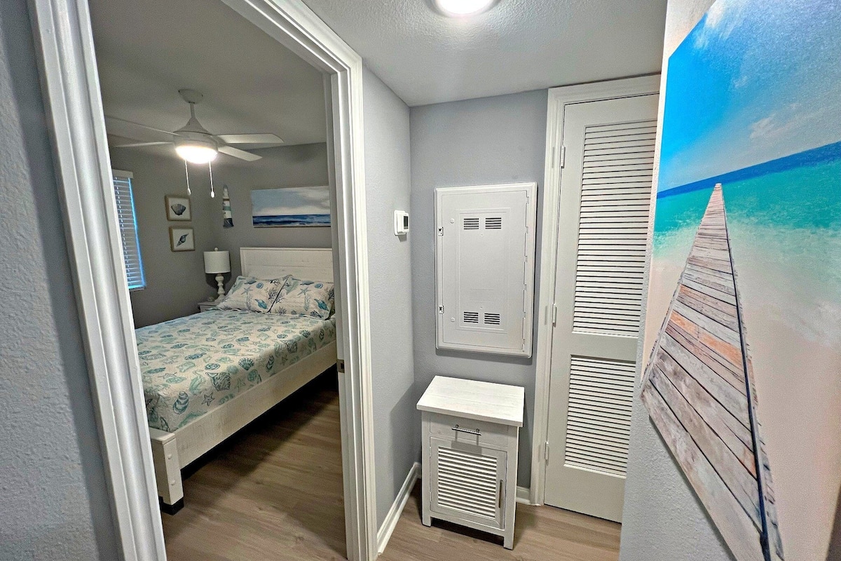 1 bedroom, individually decorated, individually furnished, bed sheets