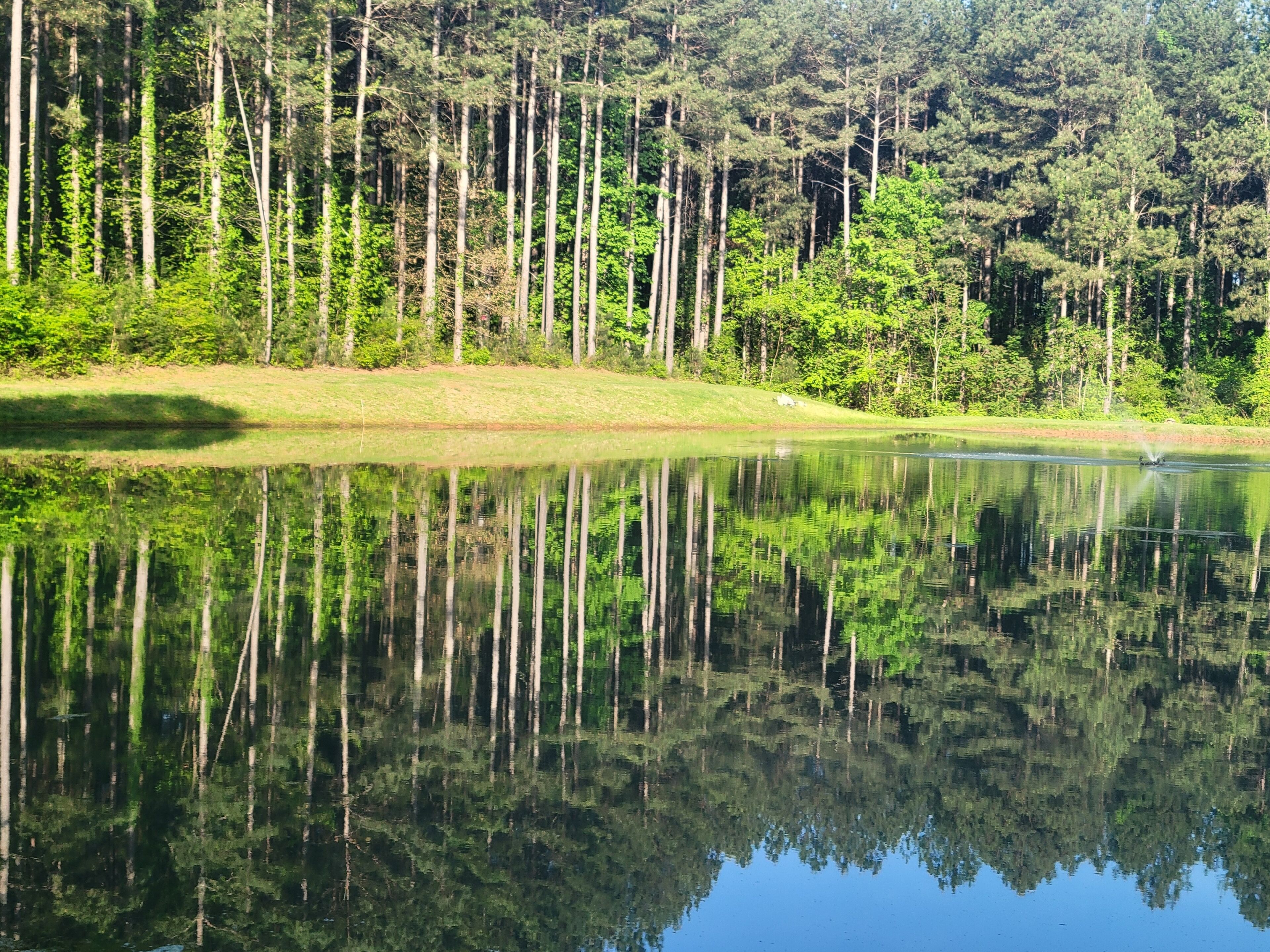 Tranquil waters retreat: Country Style. 