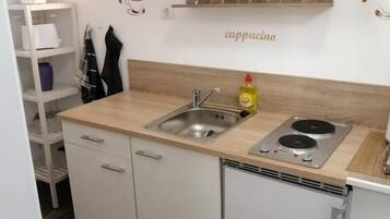 冰箱、微波炉、茶具/咖啡用具、烤面包机