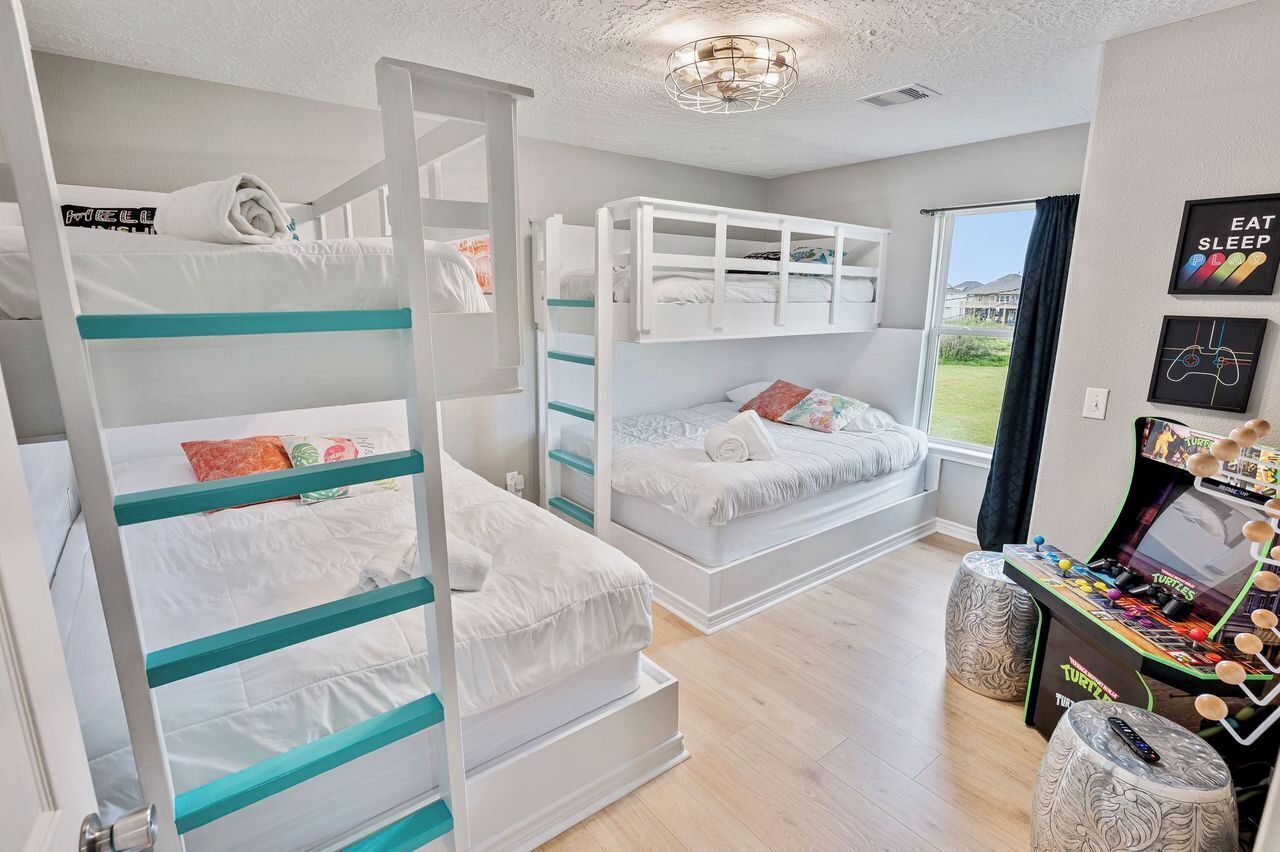 4 slaapkamers, een strijkplank/strijkijzer, reisbedje, gratis wifi