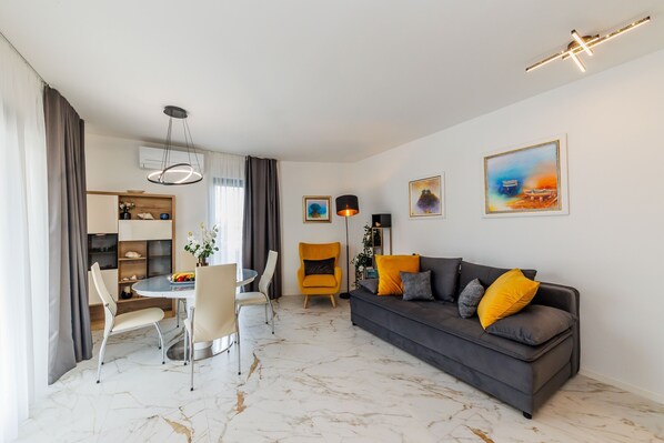 Appartement | Woonruimte | Een televisie