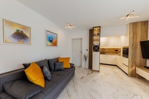 Apartment | Wohnbereich | Fernseher