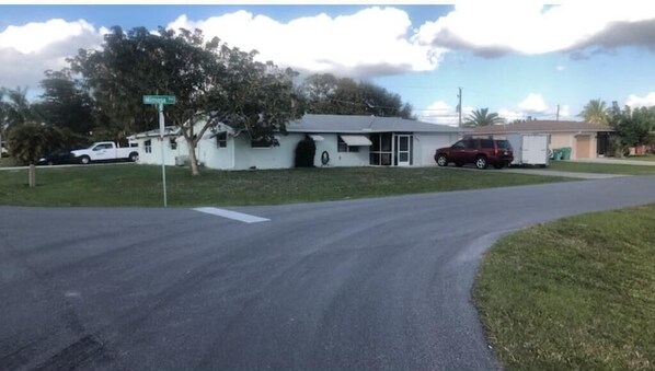 Exterior - Local quiet stay (Port Charlotte)