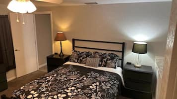 1 bedroom, desk, WiFi